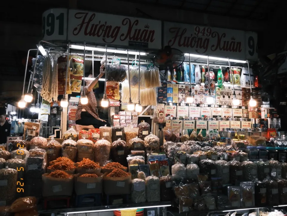 Bàn ăn tại Cơm Gà Gin